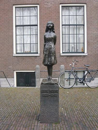 Estatua en honor a Anne