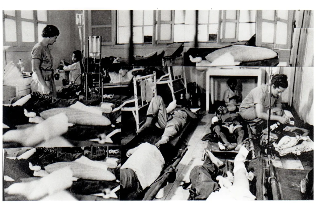 Sala médica improvisada durante la Guerra de Vietnam con varios pacientes heridos en camillas, atendidos por personal sanitario. Imagen histórica. Autor: otr.anmfvic.asn.au